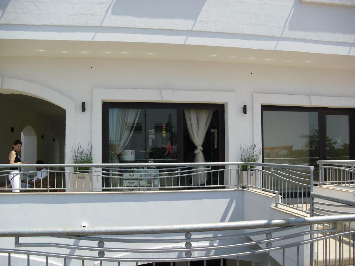Villa In Villaggio Порто-Чезарео Экстерьер фото