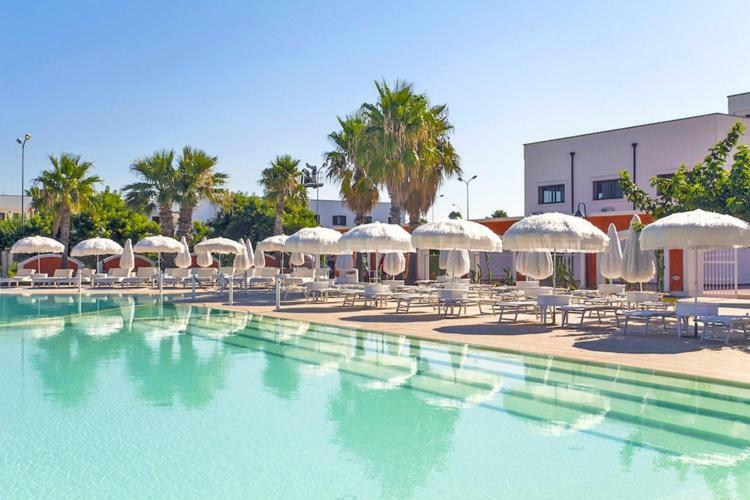Villa In Villaggio Порто-Чезарео Экстерьер фото
